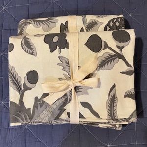 William Sonoma Cotton Toile Print Tablecloth